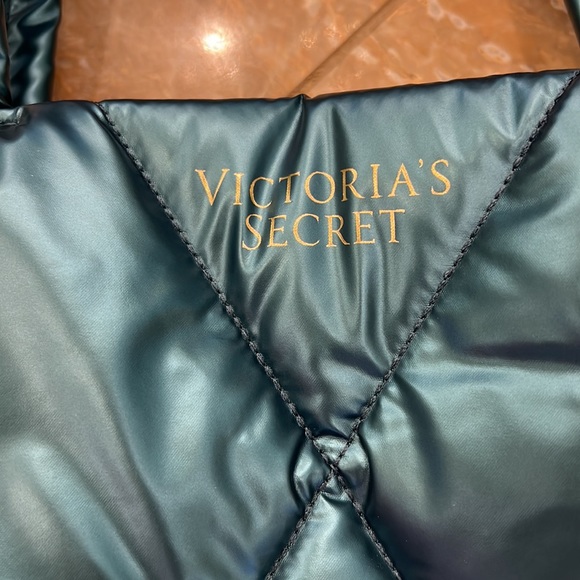 NWT Victoria Secret Tote - Picture 4 of 4
